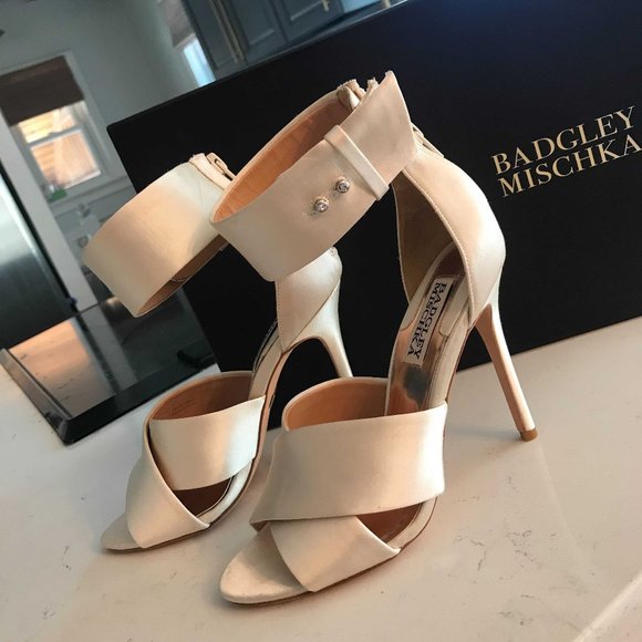 Badgley Mischka Ivory Kassie Heels - Picture 1 of 3